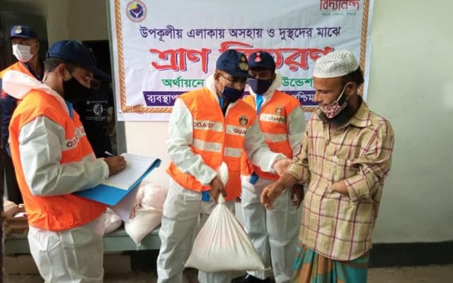 ঘুর্ণিঝড়ে ক্ষতিগ্রস্থদের সহায়তায় বিদ্যানন্দ ফাউন্ডেশন