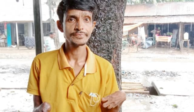 মাথা গোঁজার ঠাঁই নাই প্রতিবন্ধী মারুফের