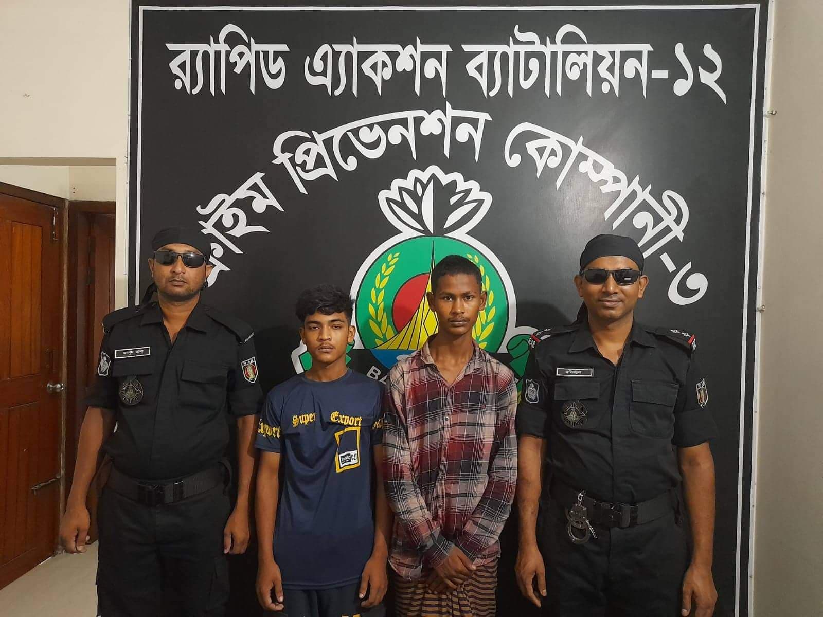 শিক্ষকের ওপর হামলা, র‍্যাবের হাতে গ্রেপ্তার সাগর ও স্বপন