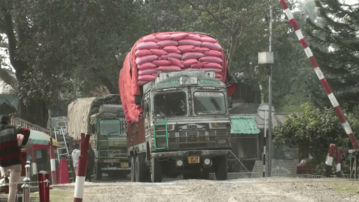 হিলি স্থলবন্দর দিয়ে আবারও গম আমদানি শুরু