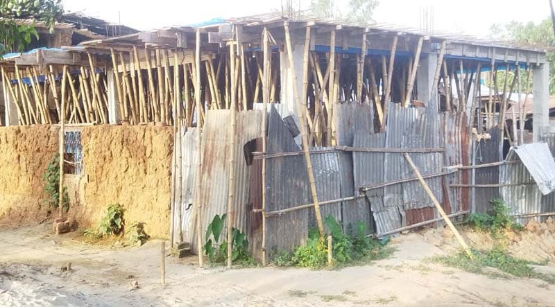 ধামইরহাটে রাস্তার উপর বাড়ী নির্মানের অভিযোগ