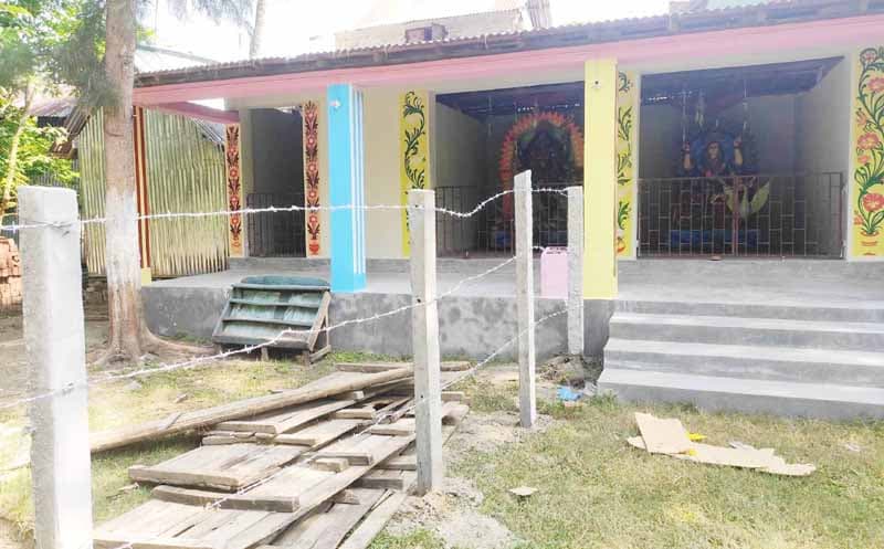 কাঁঠালিয়া মন্দিরের সামনে কাঁটাতারের বেড়া দেয়ার অভিযোগ