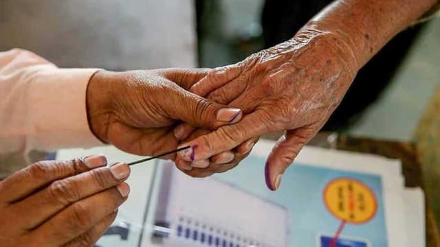 ভারতে শেষ দফার ভোটে হিটস্ট্রোকে ৩৩ নির্বাচনকর্মীর মৃত্যু