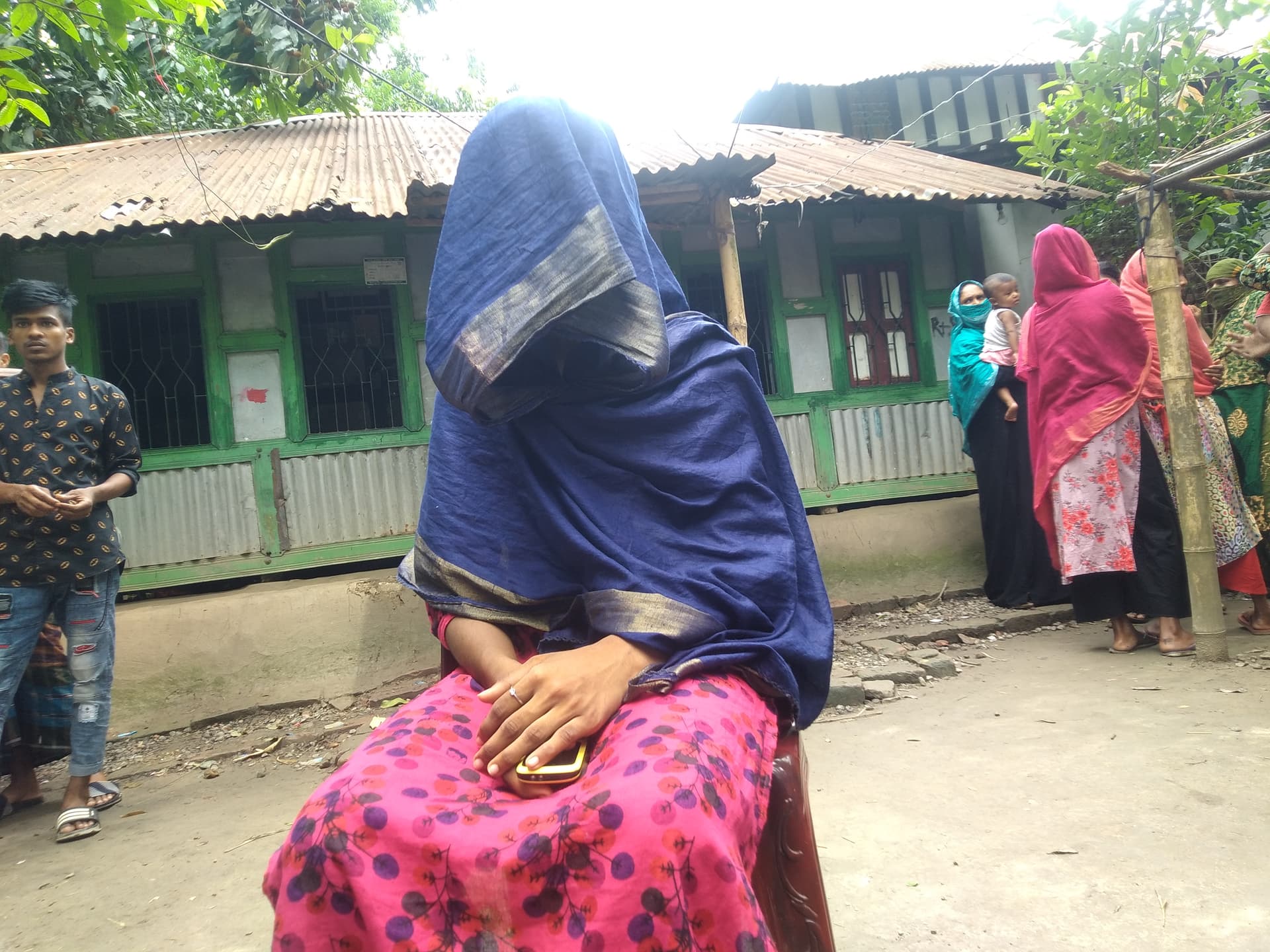 ৫ দিন যাবত প্রেমিকের বাড়িতে অবস্থান প্রেমিকার