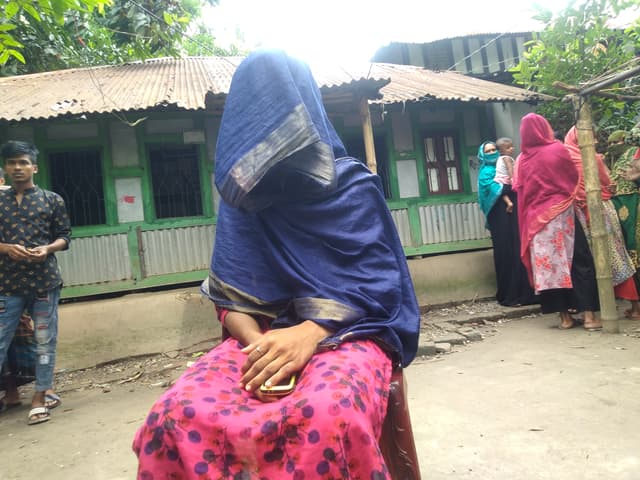 ৫ দিন যাবত প্রেমিকের বাড়িতে অবস্থান প্রেমিকার