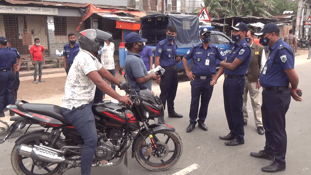 নওগাঁয় চলছে সপ্তাহব্যাপী লকডাউন; কঠোর অবস্থানে প্রশাসন