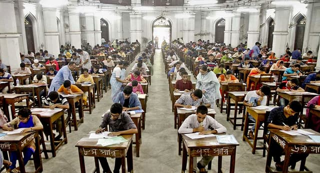 ঢাবির ভর্তি যুদ্ধে আজ লড়বেন ৩০ হাজার