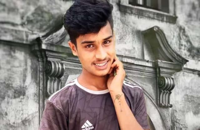 ঝালকাঠিতে মোবাইল কিনে না দেয়ায় যুবকের আত্মহত্যা