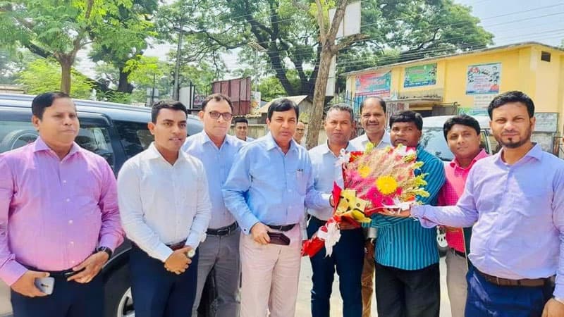 হিলি খাদ্যগুদাম পরিদর্শনে ডিজি শাখাওয়াত হোসেন