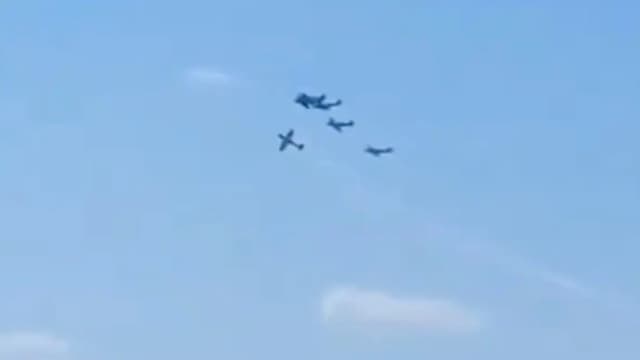 মাঝ আকাশে দুই বিমানের সংঘর্ষ, পাইলট নিহত