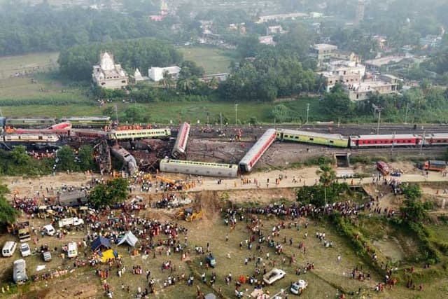 ভারতে ট্রেন দুর্ঘটনায় এখনও নিখোঁজ চার বাংলাদেশি