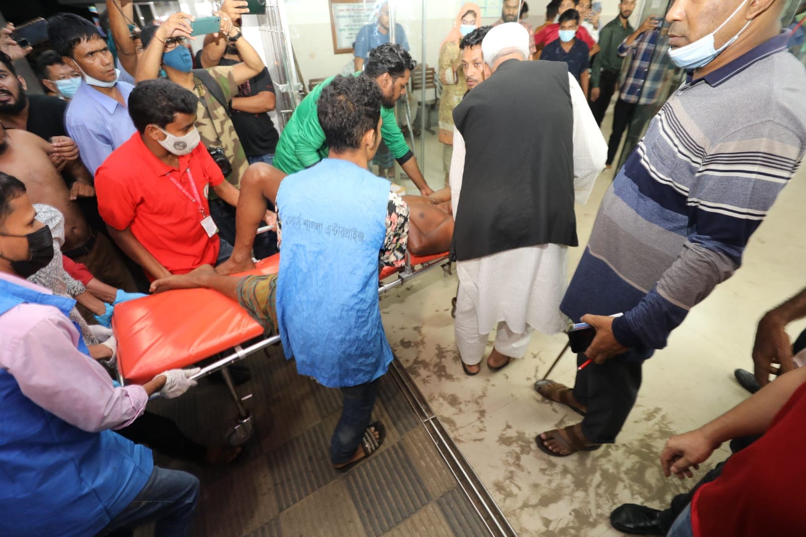 কনটেইনার ডিপোতে আগুন, নিহত বেড়ে ১৭