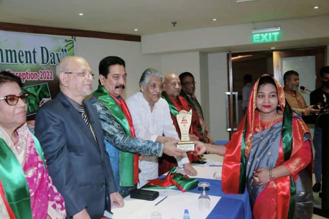 শেরেবাংলা শাইনিং পার্সোনালিটি এ্যাওয়ার্ড সম্মাননা পেলেন নিগার সুলতান
