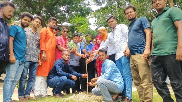 গোয়ালন্দে কলেজ ছাত্রলীগের পক্ষ থেকে বৃক্ষরোপন কর্মসূচী