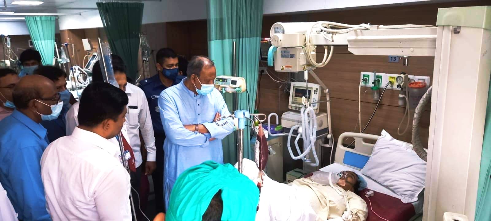 ৩ বৈজ্ঞানিক কর্মকর্তা নিহত ও ৩০ জন আহতদের দেখতে হাসপাতালে প্রযুক্তিমন্ত্রী