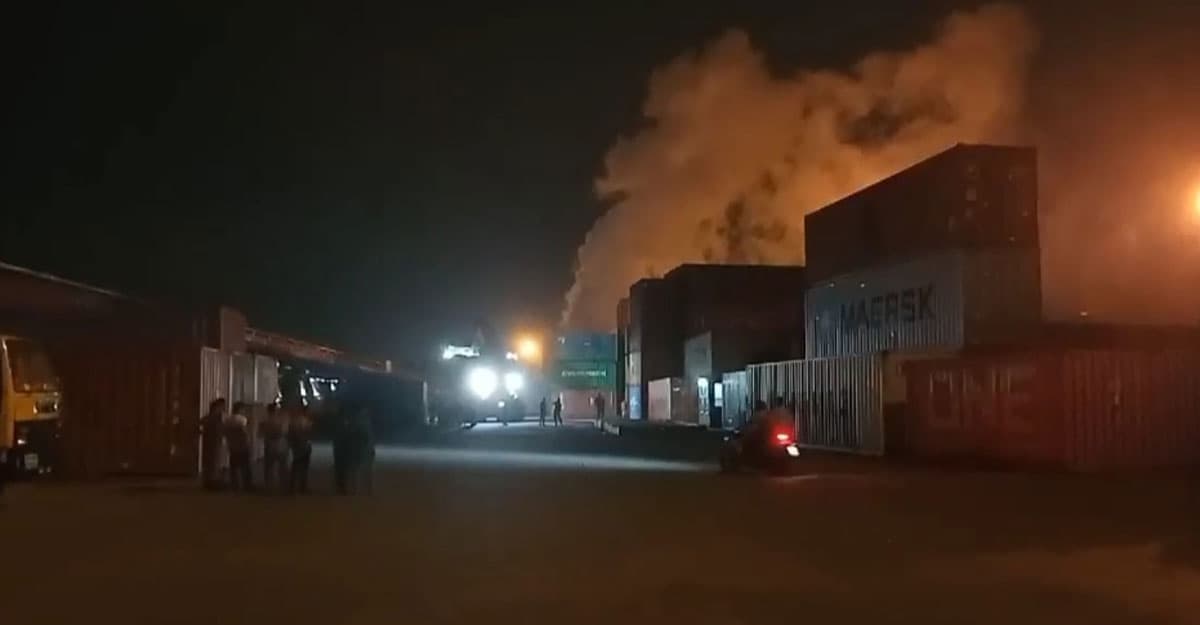 চট্টগ্রামের বিএম কনটেইনার ডিপোতে ভয়াবহ আগুন, দগ্ধ শতাধিক