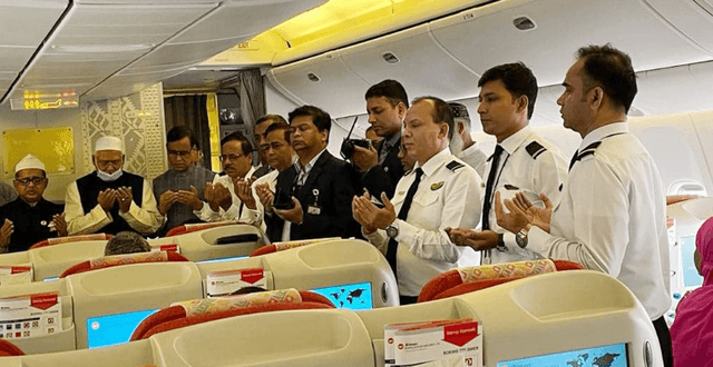 ৪১০ যাত্রী নিয়ে ঢাকা ছাড়ল বিমানের প্রথম হজ ফ্লাইট