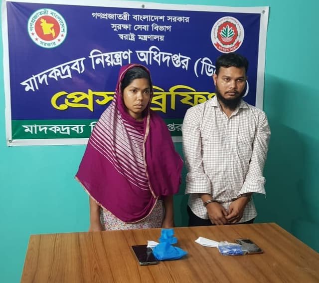 গোয়ালন্দ মোড়ে ১ হাজার ইয়াবাসহ গ্রেফতার দুই