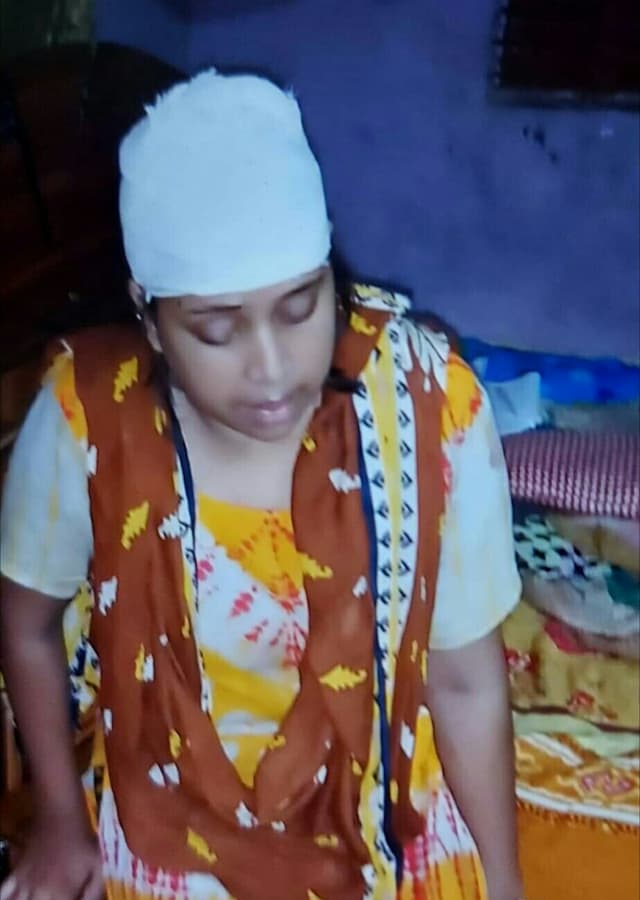 হিলিতে অস্ত্রের মুখে গৃহবধূকে জিম্মি করে চুরি