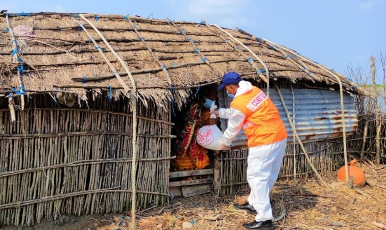 সুন্দরবন উপকূলীয় এলাকায় খাদ্য সামগ্রী বিতরণ