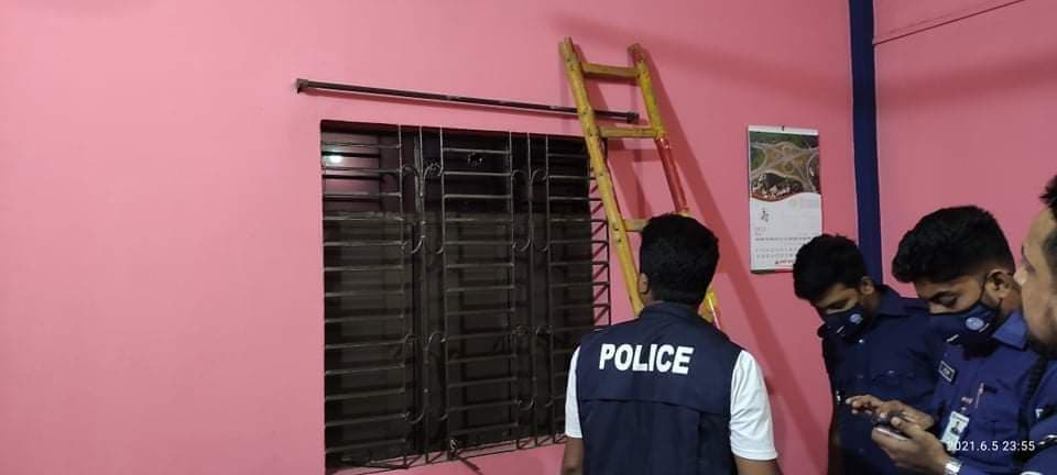 সাভারে আওয়ামী লীগ নেতার বাড়িতে গুলি
