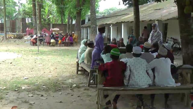 ক্লাস রুম সংকটে জয়পুরহাটে  ব্যাহত হচ্ছে পাঠদান