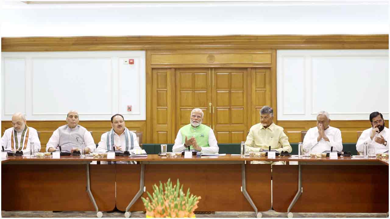 নতুন সরকার গঠনে জোট সঙ্গীদের সমর্থন পেলেন মোদি