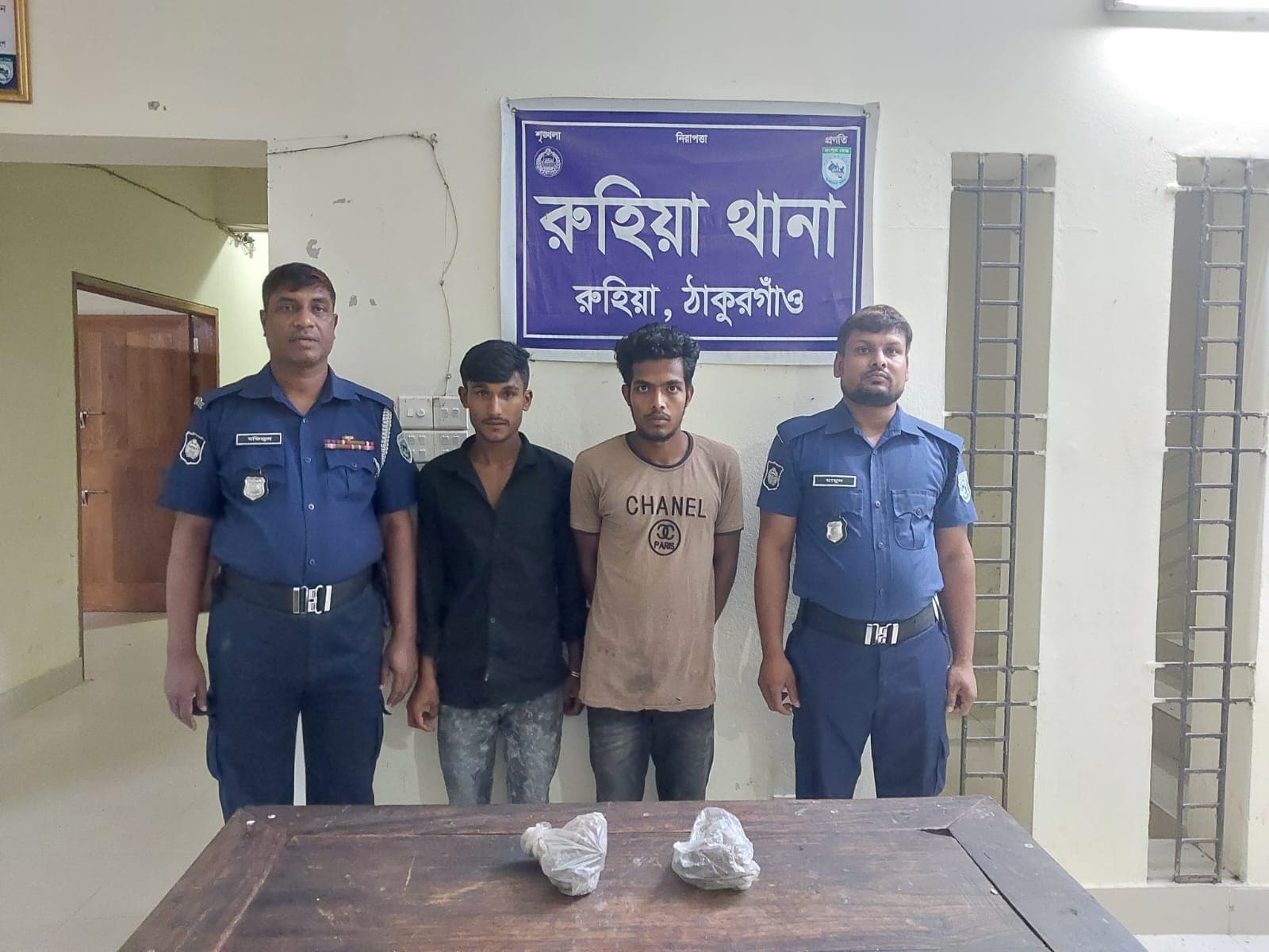 রুহিয়ায় পুলিশের অভিযানে গাঁজাসহ ২ মাদক ব্যবসায়ী গ্রেফতার