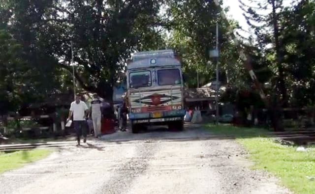 অনির্দিষ্টকালের জন্য পণ্য রপ্তানি বন্ধের ঘোষণা ভারতীয় ব্যবসায়ীদের