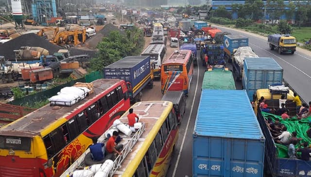 ঢাকা-টাঙ্গাইল মহাসড়কে ১৭ কিলোমিটার যানজট