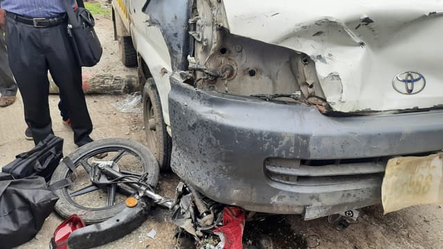 কাভার্ড ভ্যানে নিচে পড়ে প্রাণ গেল এনজিও কর্মীর