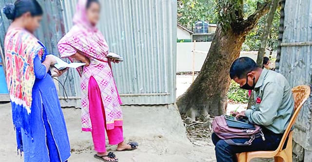 আশাশুনিতে লকডাউনে এনজিওর চাপে দিশেহারা গ্রাহকরা
