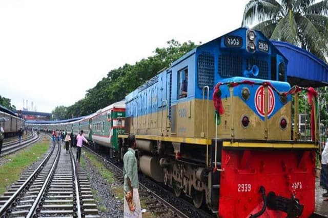 আজ থেকে চলবে আরও ১৯ জোড়া ট্রেন