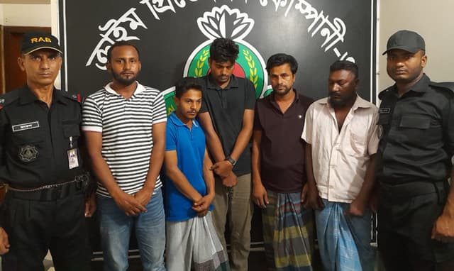 টাঙ্গাইলে গাঁজাসহ  ৫ মাদক ব্যবসায়ী আটক