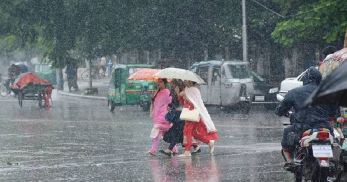 ঢাকায় ভারী বৃষ্টি, অস্বস্তি হতে মুক্তি