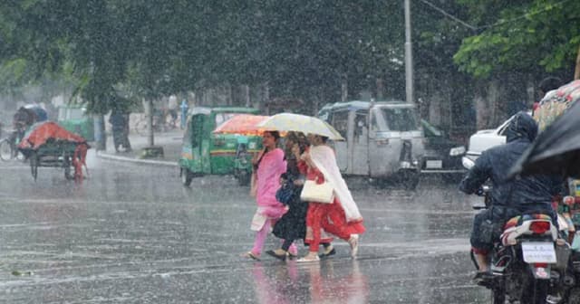 ঢাকায় ভারী বৃষ্টি, অস্বস্তি হতে মুক্তি