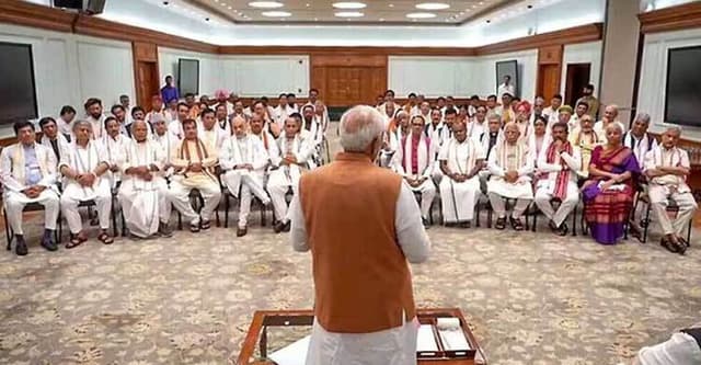 মোদীর মন্ত্রিসভায় চমক, বাদ পড়ছেন অনেক দাপুটে নেতা