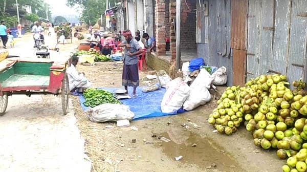 হাকিমপুরে হাটের জায়গা দখল করে দোকান ঘর নির্মাণের অভিযোগ