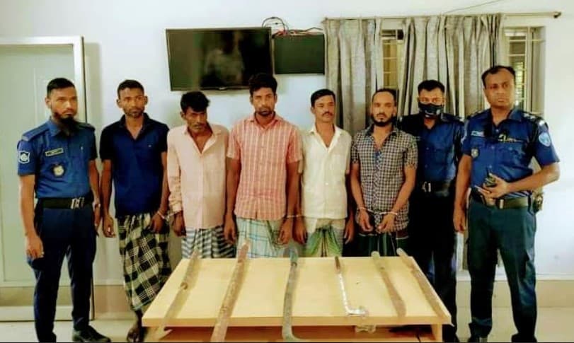 সরাইলে পুলিশের অভিযানে পাঁচ ডাকাত গ্রেফতার