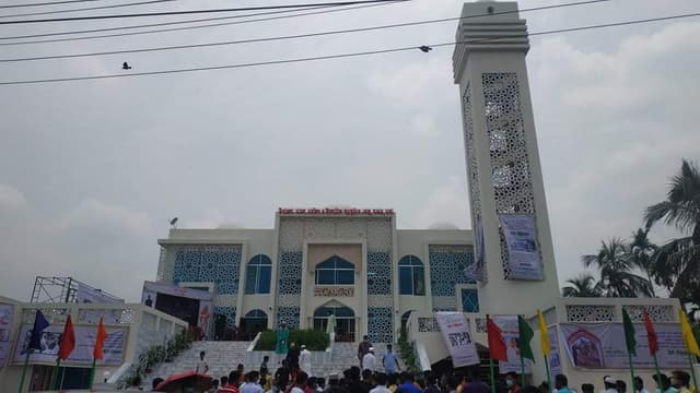 সাভারে উদ্বোধন হলো দৃষ্টিনন্দন মডেল মসজিদ