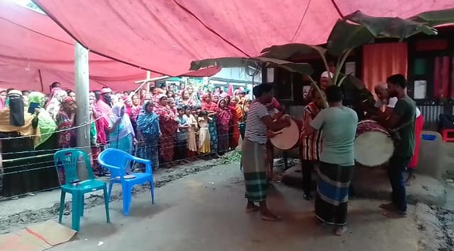 বরিশালে ঢাক-ঢোল পিটিয়ে তরুনীর চিকিৎসা, অতপরঃ