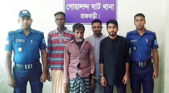 গোয়ালন্দে গাঁজা সেবনের উপকরণসহ আটক-৪