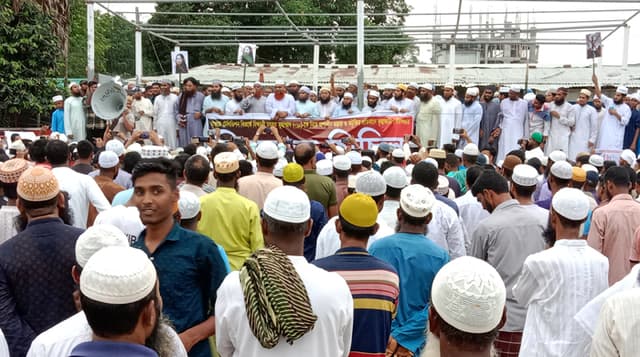 বিশ্বনবীকে কটুক্তির প্রতিবাদে কুয়াকাটায় বিক্ষোভ সমাবেশ