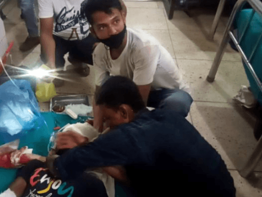 ঢামেকে সার্জারি ওয়ার্ডে রোগীকে সেলাই দিলেন ঝাড়ুদার