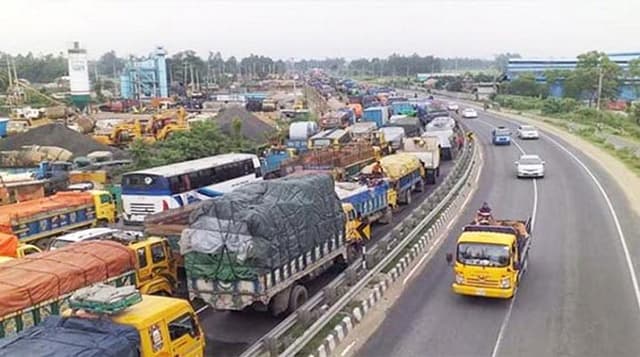 ঢাকা-টাঙ্গাই‌ল মহাসড়কে ১৩ কি‌লো‌মিটার যানজ‌ট