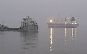 রামপাল বিদ্যুৎকেন্দ্রের কয়লা নিয়ে মোংলায় ভিড়ল চীনা জাহাজ