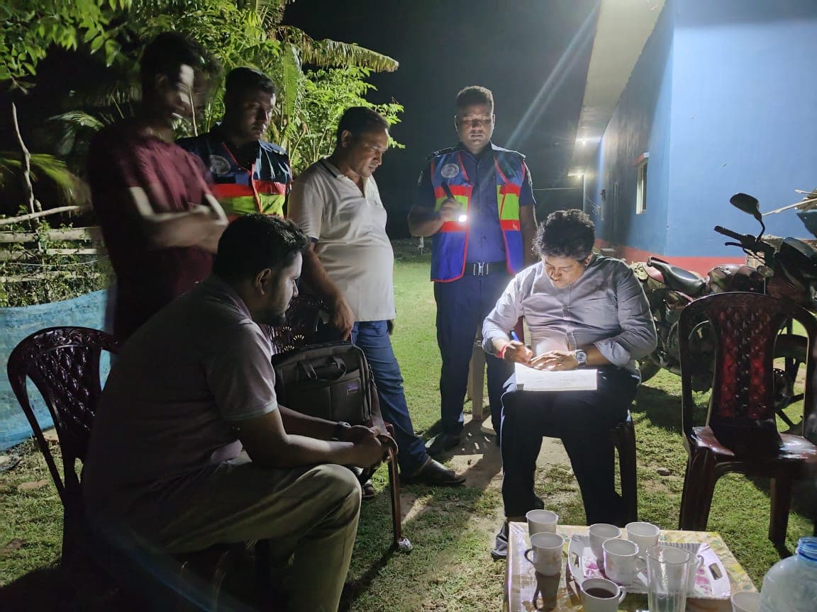 অবরোধে বরফ উৎপাদনেরঅপরাধে দুই মালিককে জরিমানা