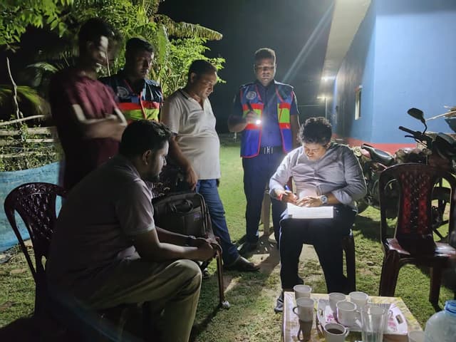 অবরোধে বরফ উৎপাদনেরঅপরাধে দুই মালিককে জরিমানা