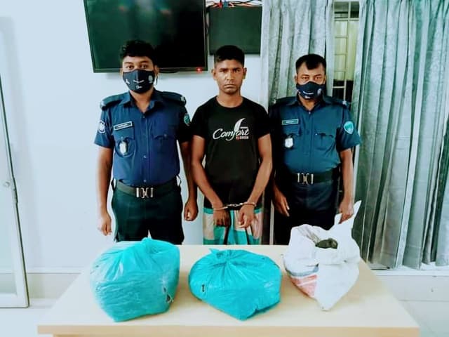 সরাইল পুলিশের অভিযানে গাঁজাসহ মা-ছেলে গ্রেফতার