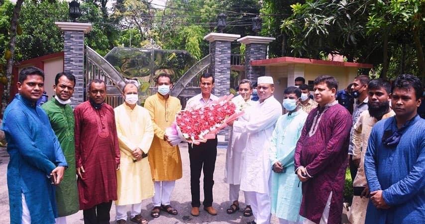 বরিশালে নবাগত রেঞ্জ ডিআইজিকে ফুলেল সংবর্ধনা
